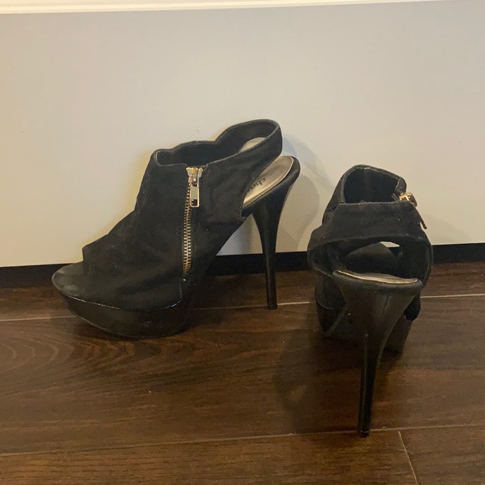 Black zipper shoe